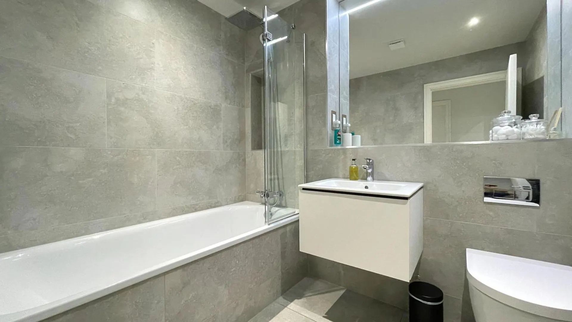 Elegant 2Br Apartment At Dukes Place With Free Parking Nether Edge United Kingdom