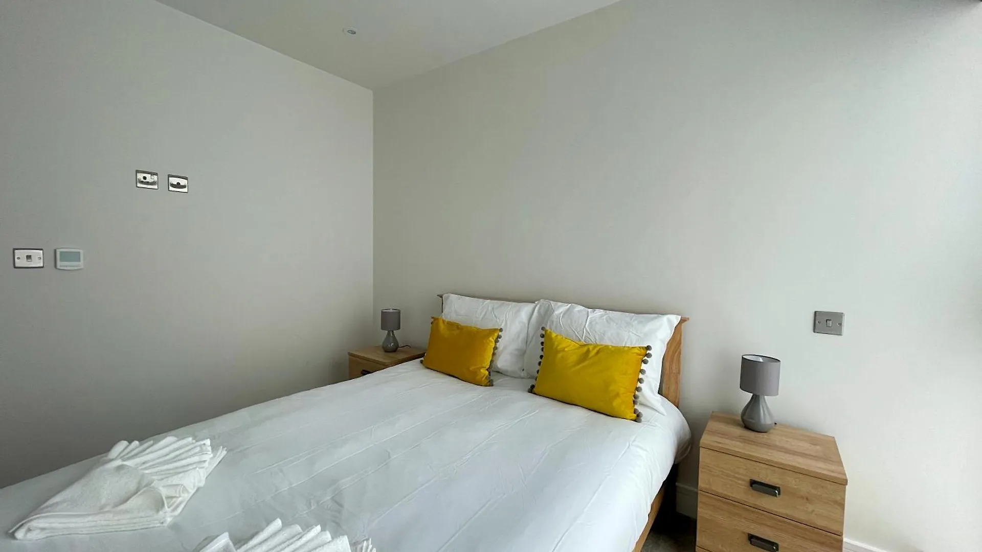 Elegant 2Br Apartment At Dukes Place With Free Parking Nether Edge United Kingdom