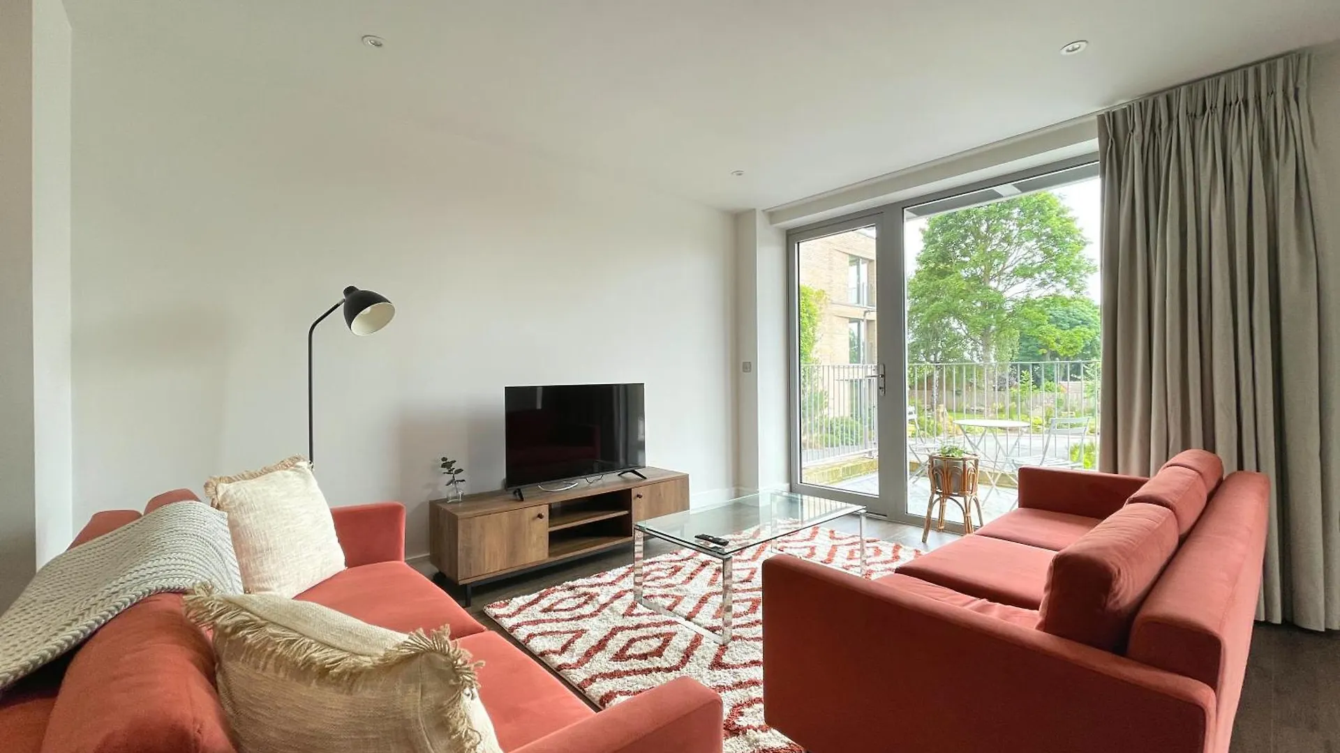 Elegant 2Br Apartment At Dukes Place With Free Parking Nether Edge