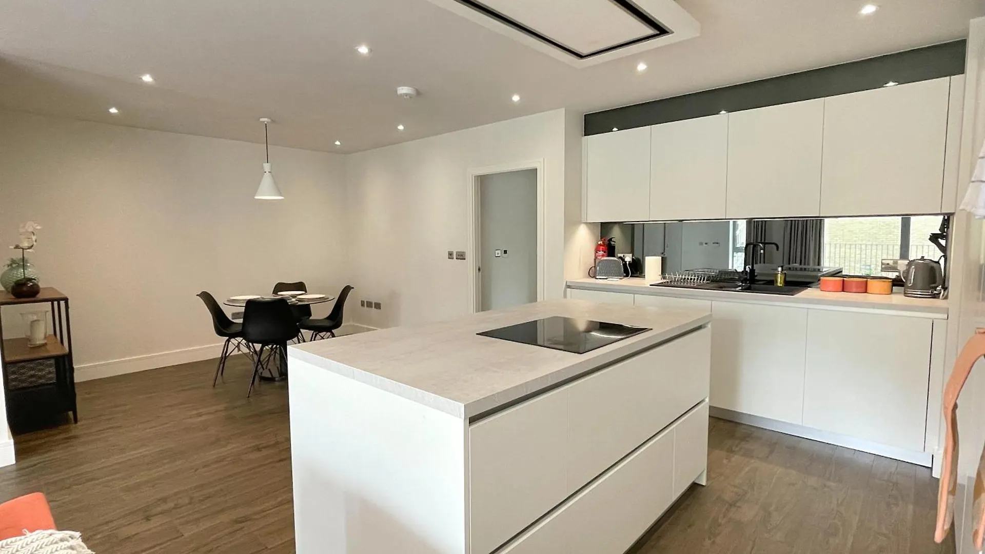 Elegant 2Br Apartment At Dukes Place With Free Parking Nether Edge United Kingdom